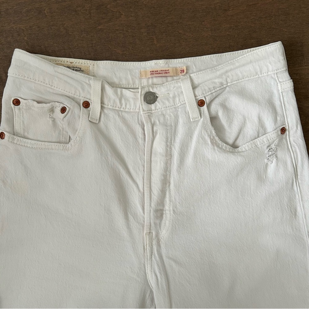 Levi’s Ribcage Straight Jean - Picture 6 of 13